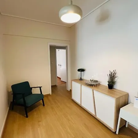Comfortable And Bright 2bdr Flat Apartment